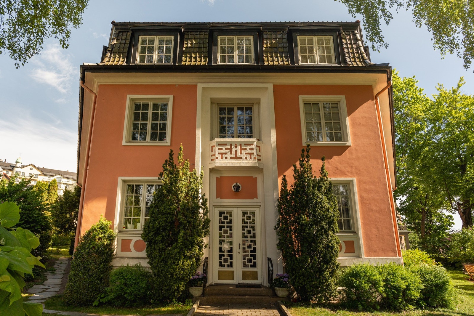 Bo i solrike og frodige omgivelser i Drammensveien 97 B. Galleribilde