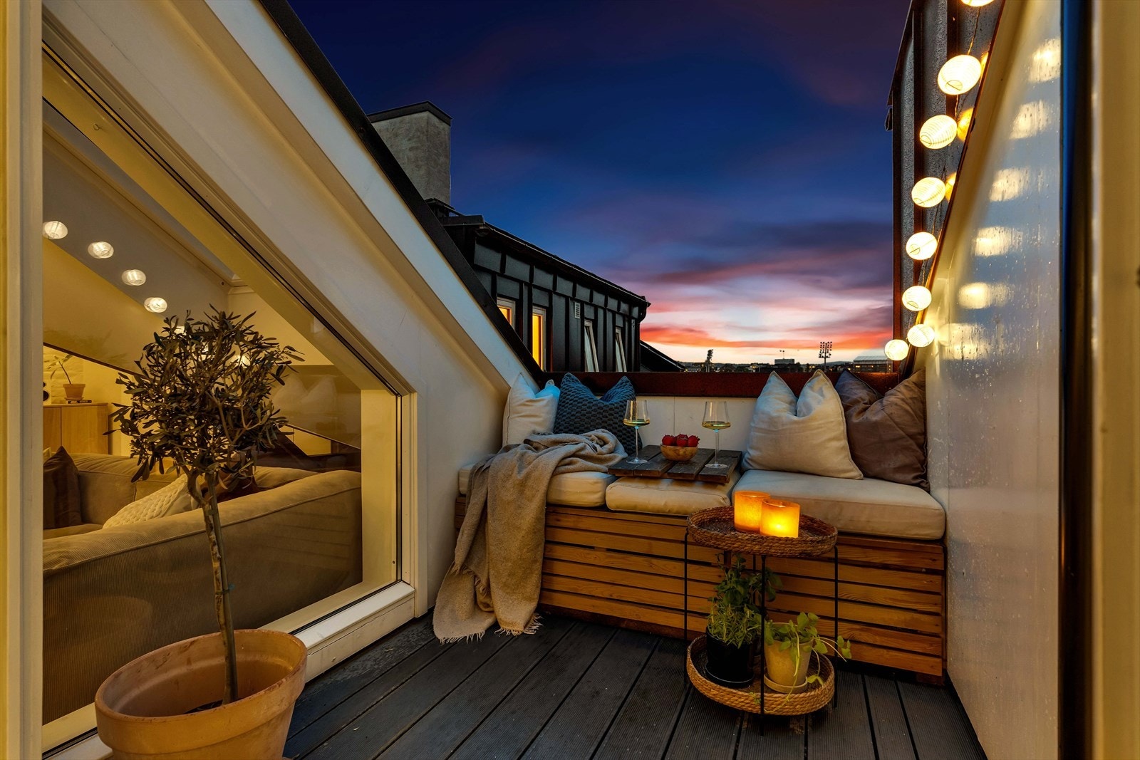 Velkommen til Schwensens gate 4 - En rålekker og sjarmerende 3-roms toppleilighet med solrik, privat takterrasse med flott utsikt. Galleribilde