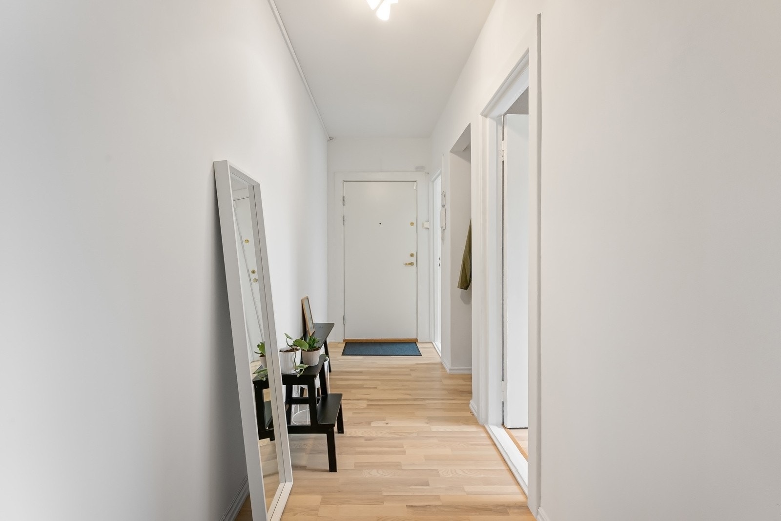 Entré mellom rommene Galleribilde