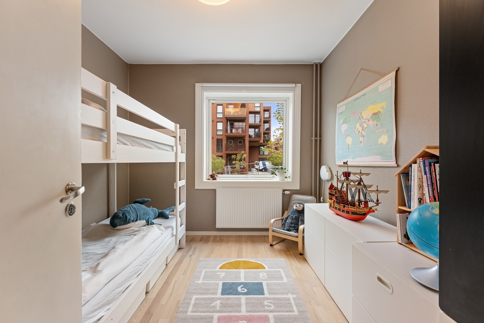 Soverom 2 av god størrelse Galleribilde