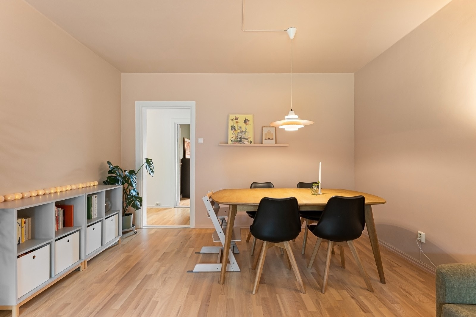 En moderne og gjennomgående 3-roms Galleribilde