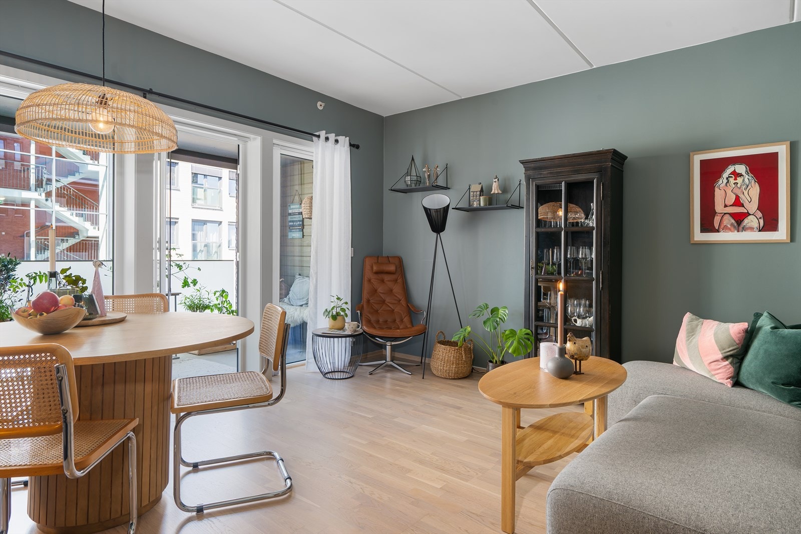 Aktiv Eiendomsmegling ved Solveig Granlund har gleden av å presentere Tverrveien 13. En strøken og sentral 2-roms selveierleilighet i hjertet av Sørumsand! Galleribilde