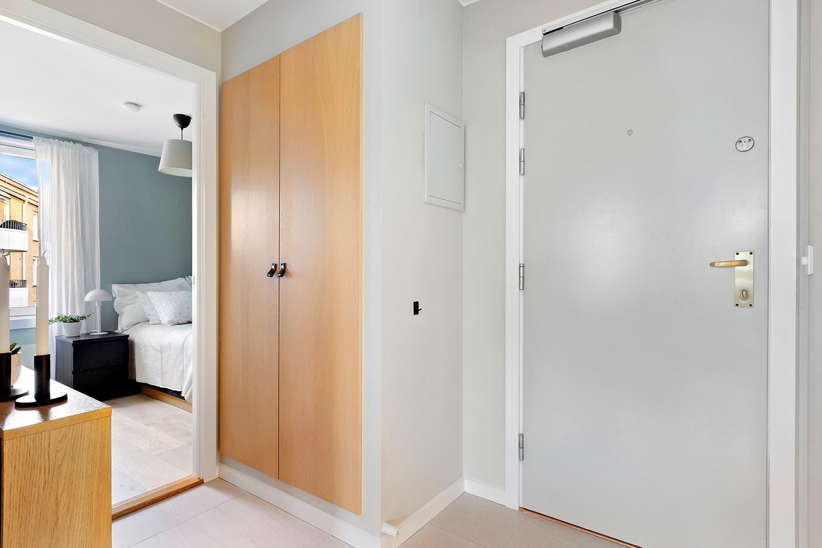 Plass til oppbevaring er ivaretatt av innbygget garderobe - Velkommen til visning! Galleribilde