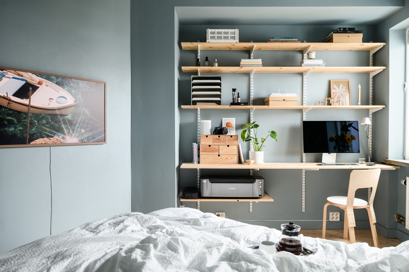 Soverommet vender mot rolig bakgård og har plass til dobbeltseng og kontor. Galleribilde