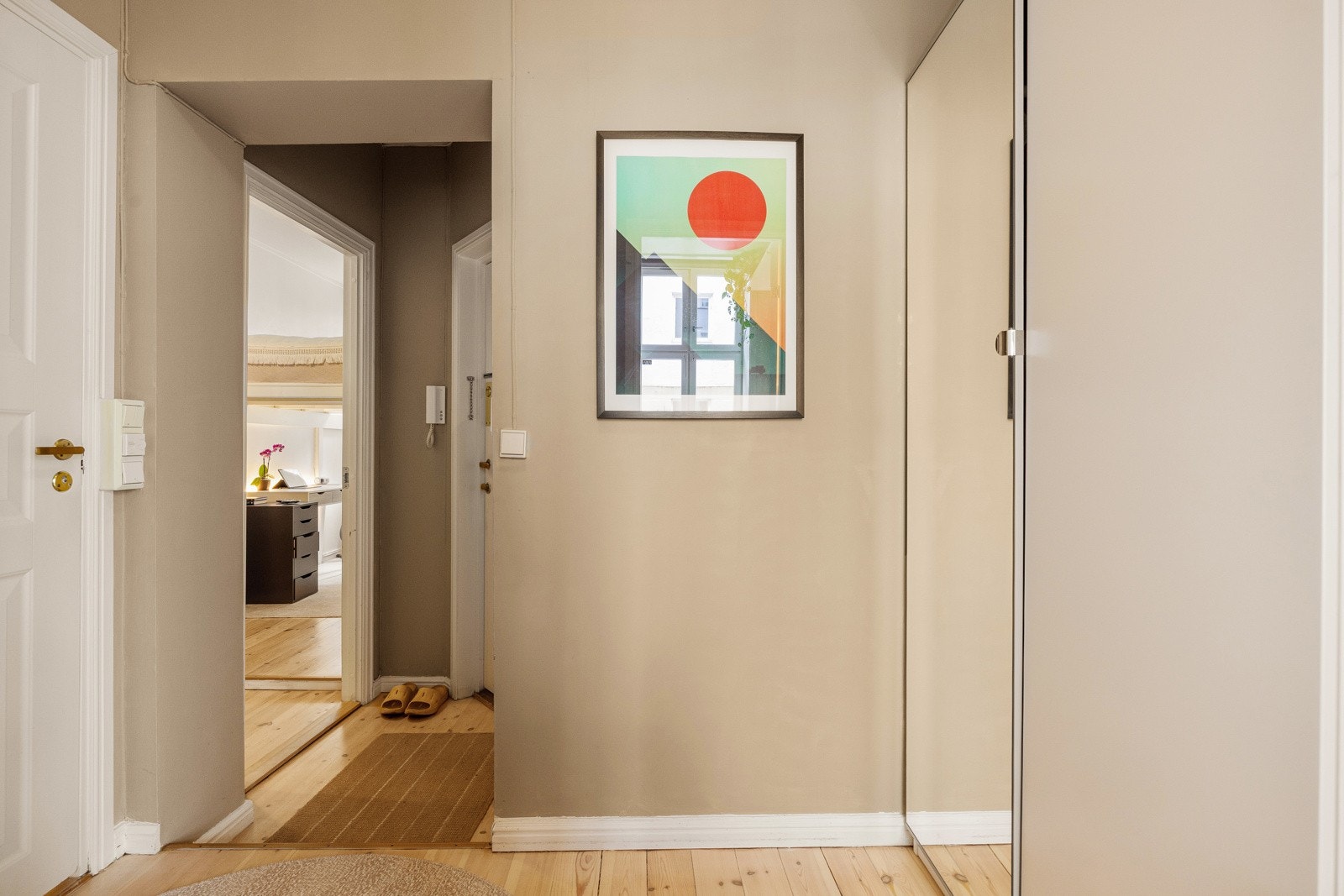 Leiligheten disponerer i tillegg en loftsbod og kjellerbod med gulvareal på 13m². Galleribilde