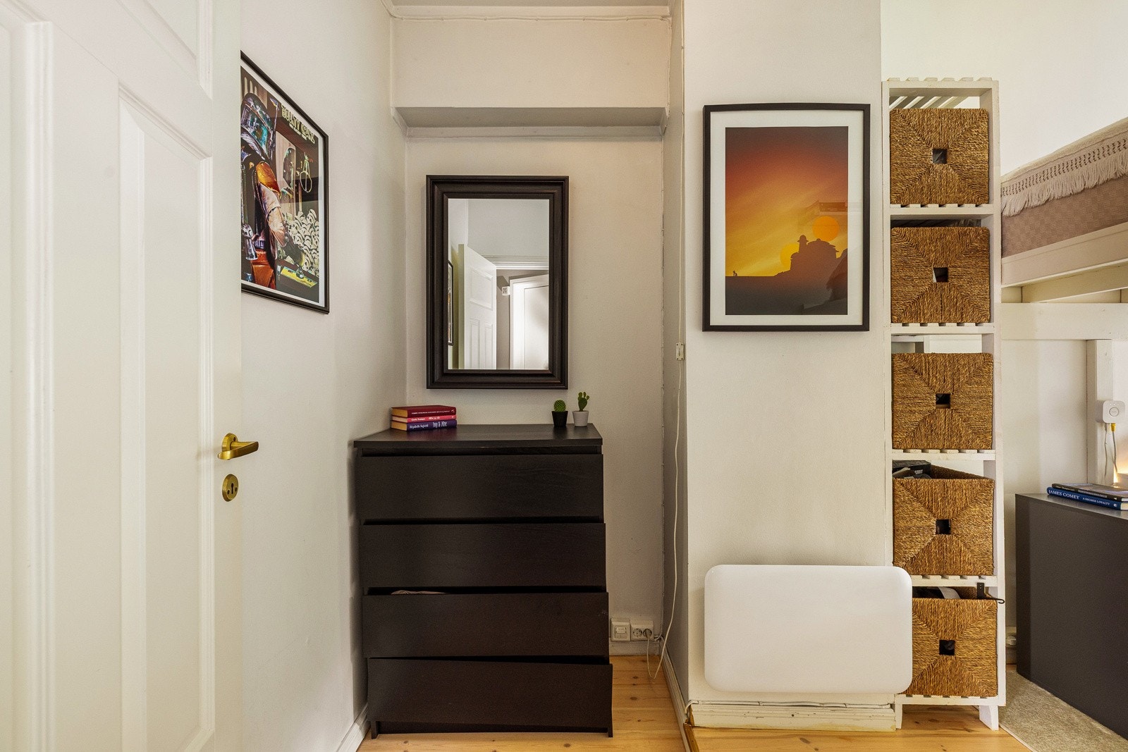 Det er i tillegg plass til en garderobeløsning. Galleribilde