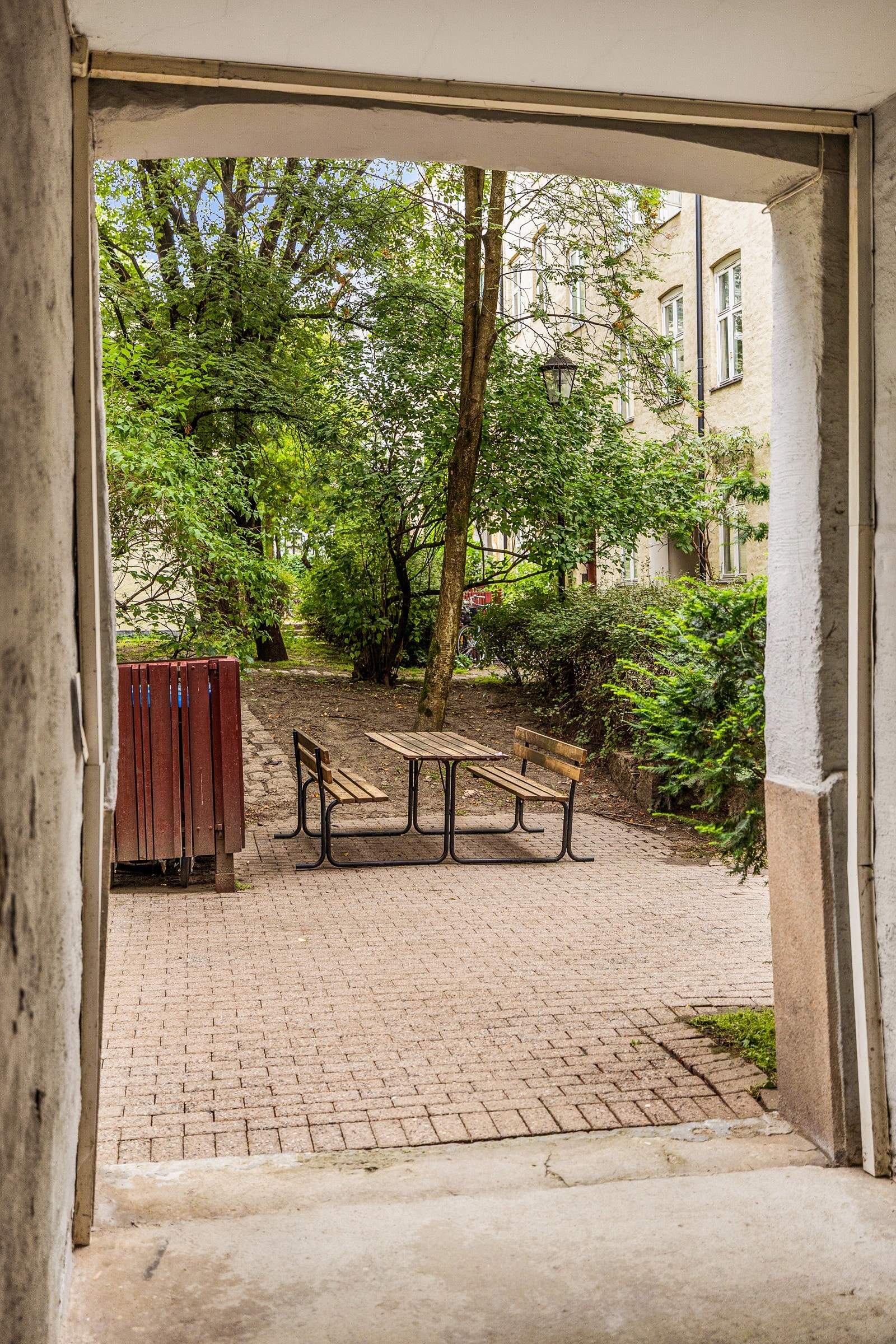 Til glede for beboerne er det en hyggelig bakgård. Galleribilde