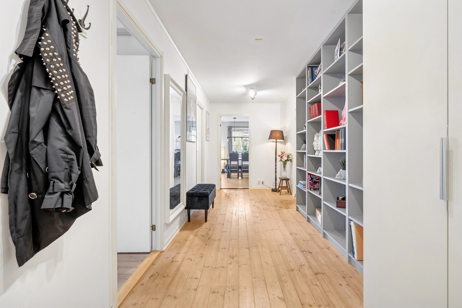 Koselig inngangsparti som gir et godt inntrykk av leiligheten. Galleribilde