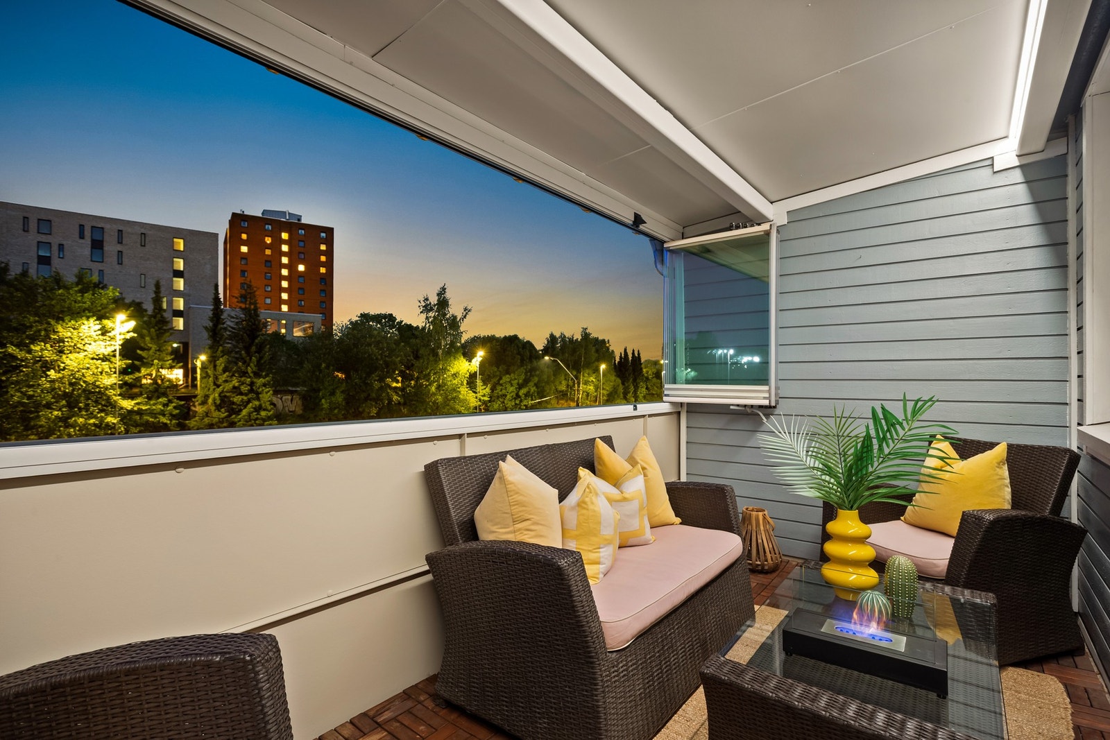 Her får du en lekker 3-roms med sydvendt, innglasset balkong Galleribilde