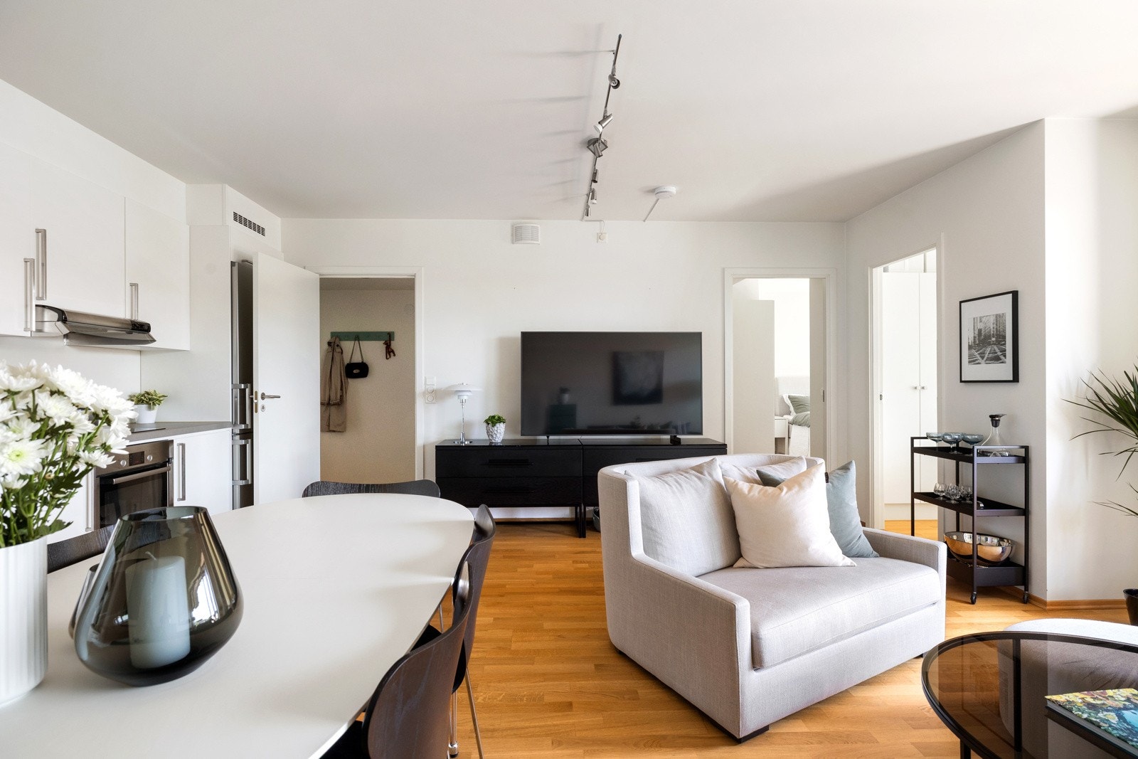 Takhøyde i stue målt til ca. 2,53 meter Galleribilde