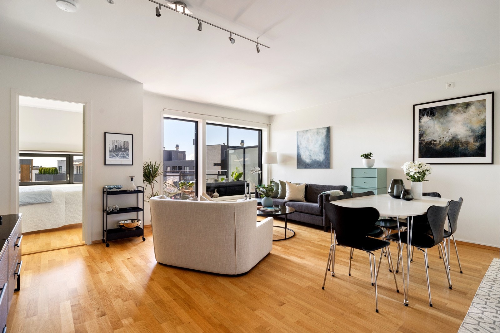 Leiligheten er fra 2012 og ligger i 6. etasje Galleribilde