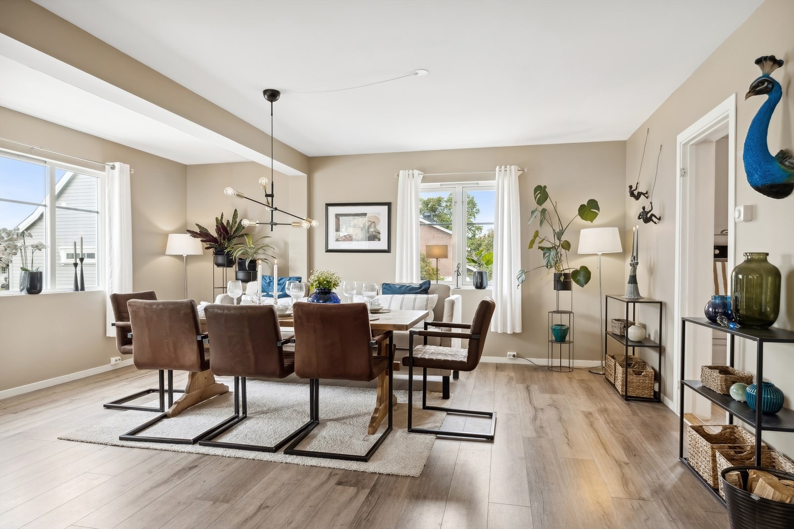 Stuen ble oppgradert i 2016 sammen med de fleste rom i boligen Galleribilde