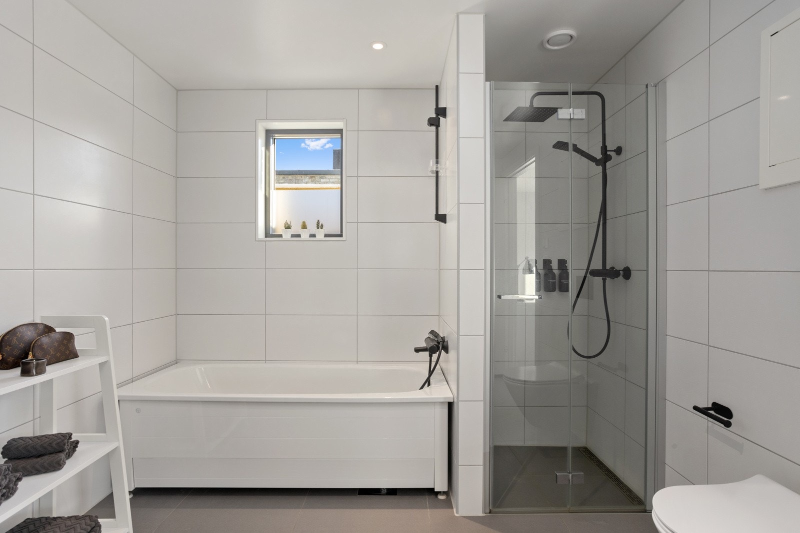 Bad/wc i tilknytning til masterbedroom Galleribilde