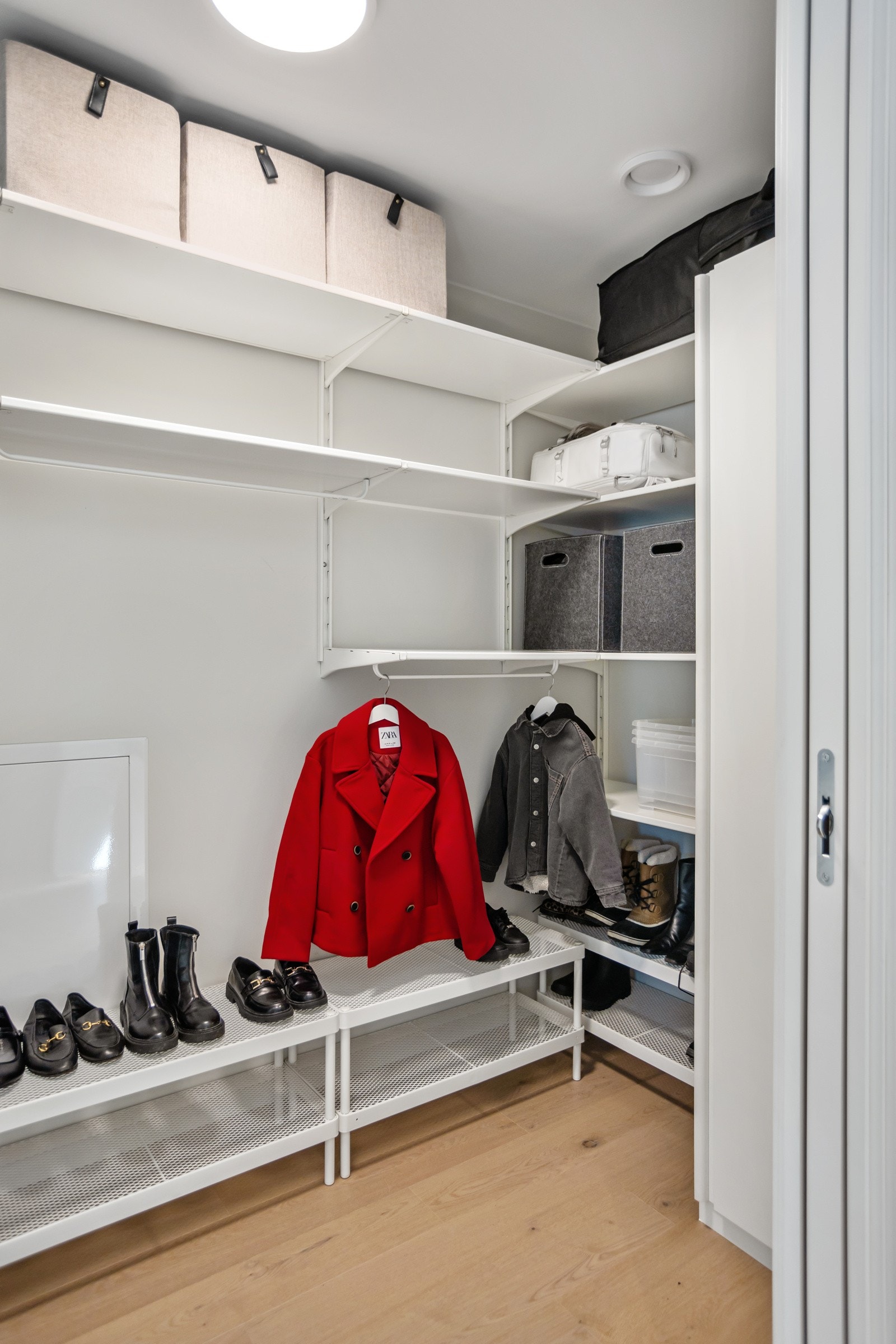 Bod i tilknytning til hall (hyllesystem medfølger) Galleribilde