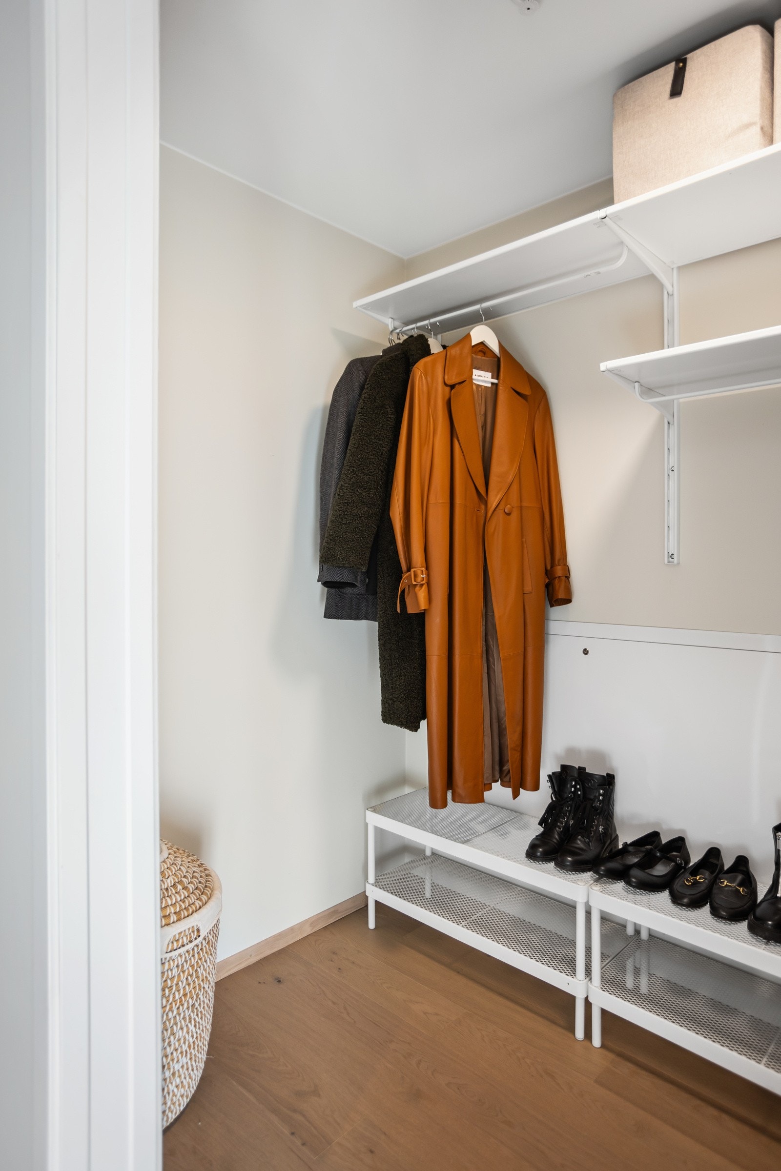 Garderobebod til entré / hall (hyllesystem medfølger) Galleribilde