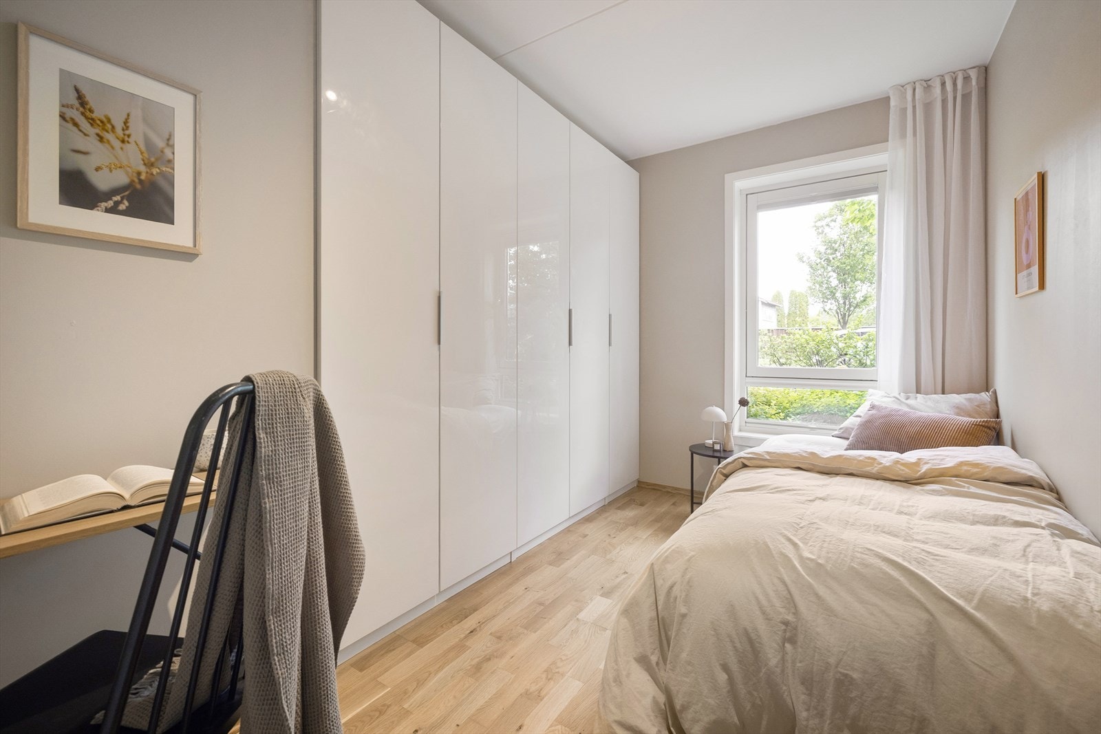 - Soverom # 2 er også av god størrelse og har praktisk garderobeløsning - Galleribilde