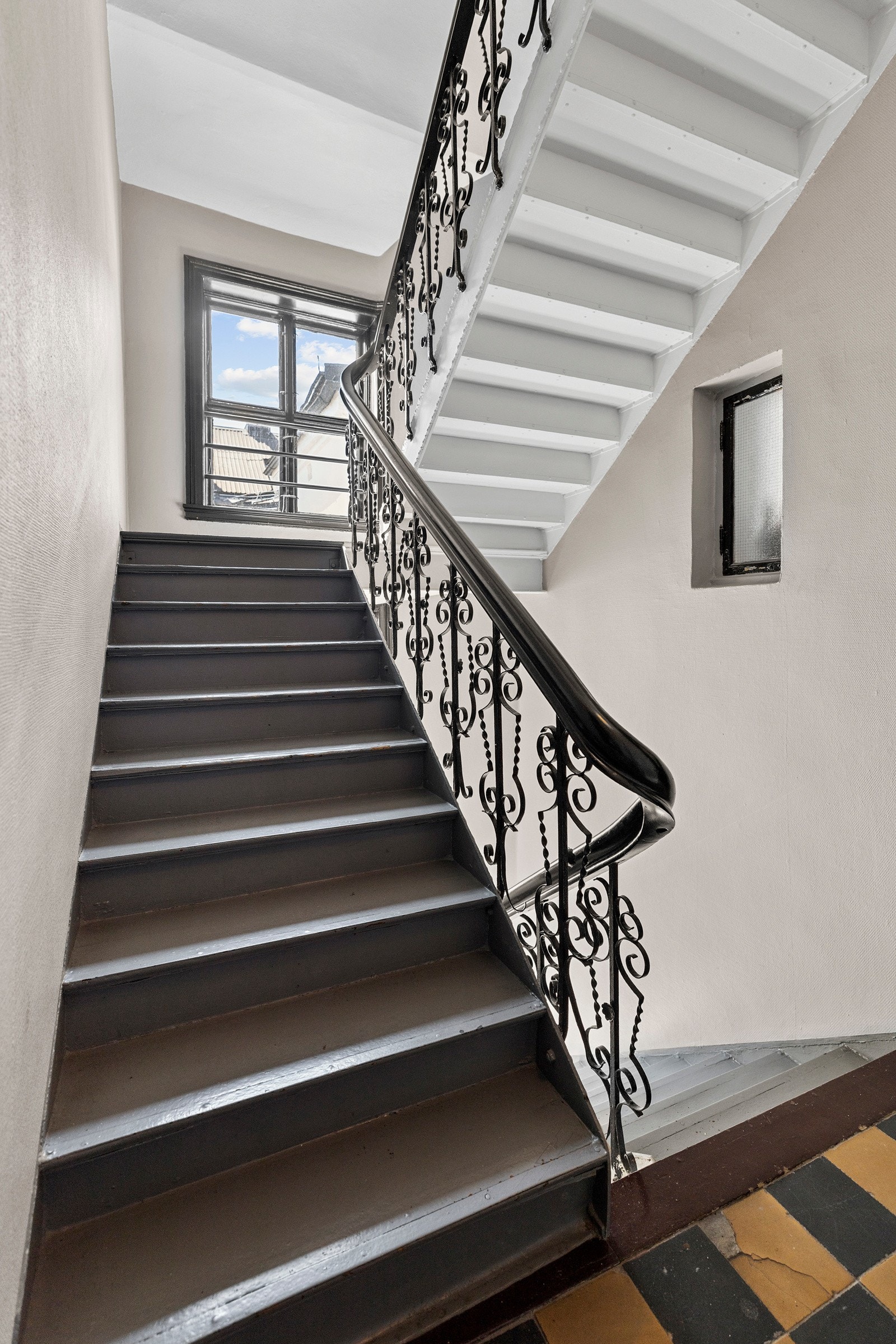 Leiligheten ligger i byggets 4.etasje. Galleribilde