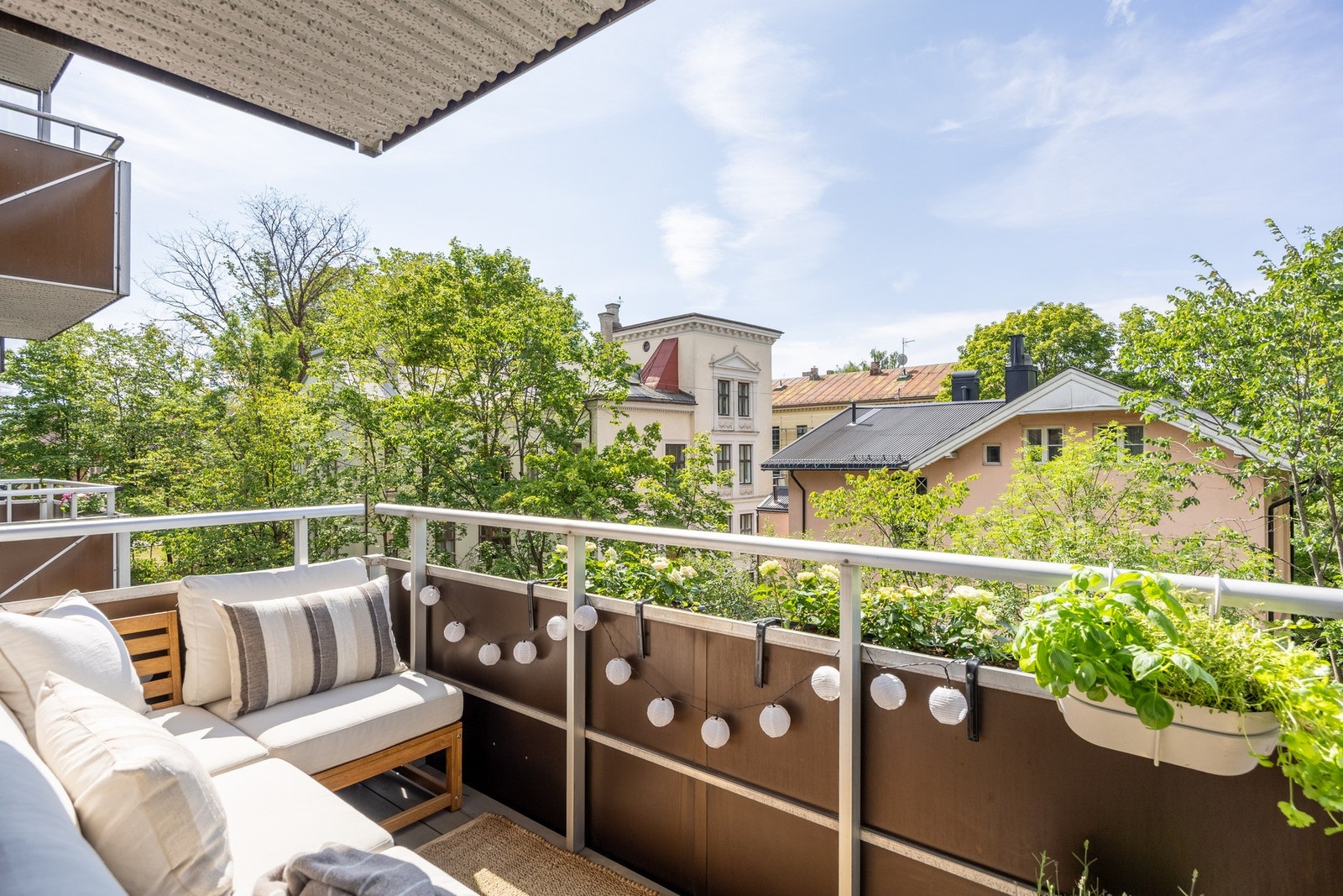 Oscars gate 8A presenteres av EIE eiendomsmegling ved Alexander Birkeland. Galleribilde