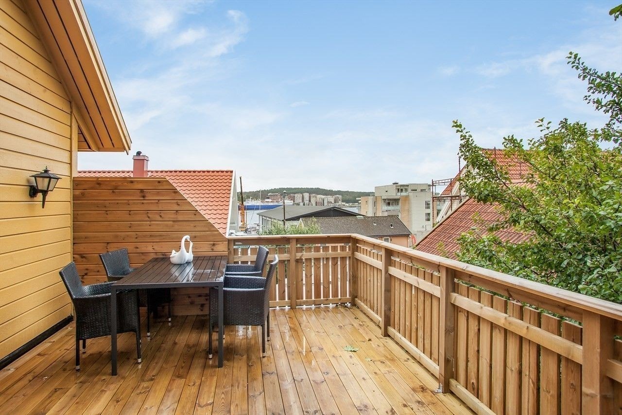 Stor terrasse. Galleribilde