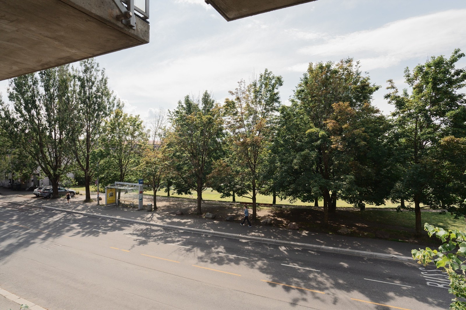 Umiddelbar nærhet til busstoppet "Arendalsgata". Galleribilde
