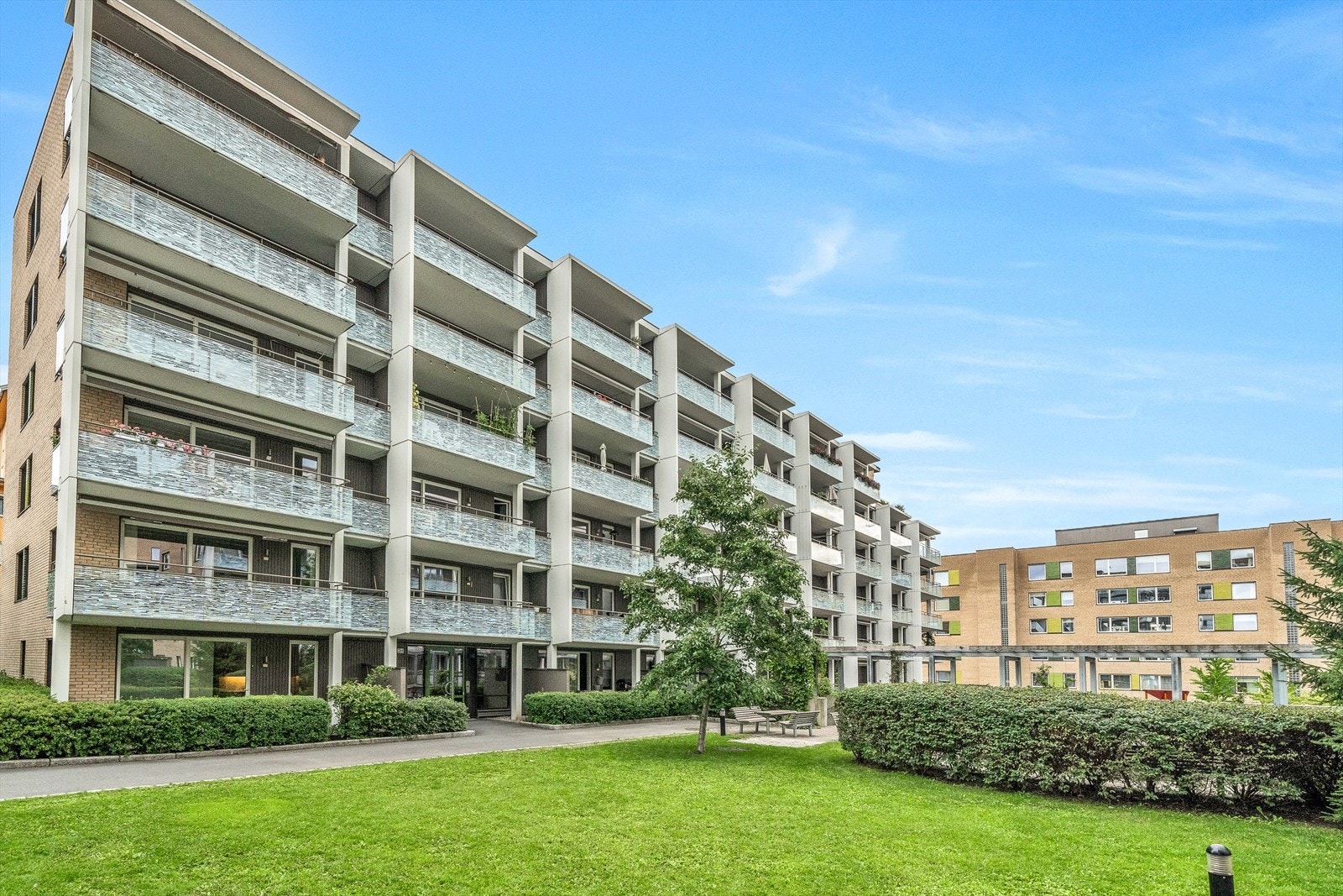 Sandakerveien 101F ligger høyt og fritt til i et sentralt nabolag med urbane kvaliteter og levende miljø. Galleribilde