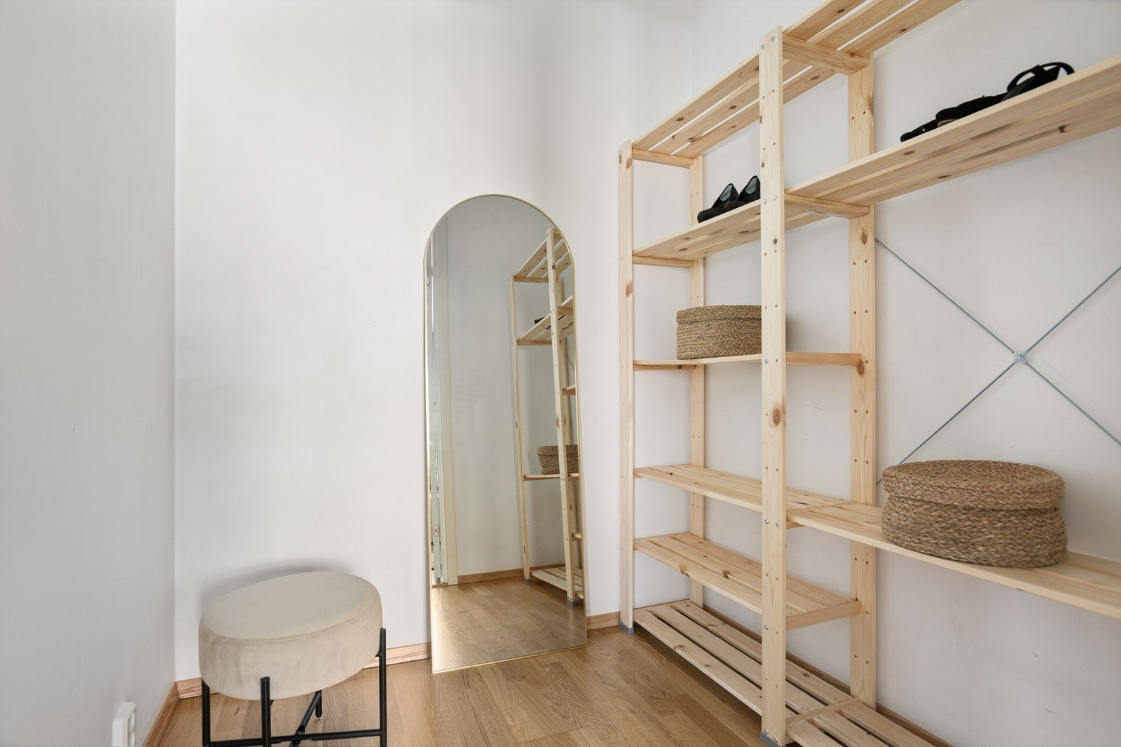 Garderobe - innvendig bod Galleribilde