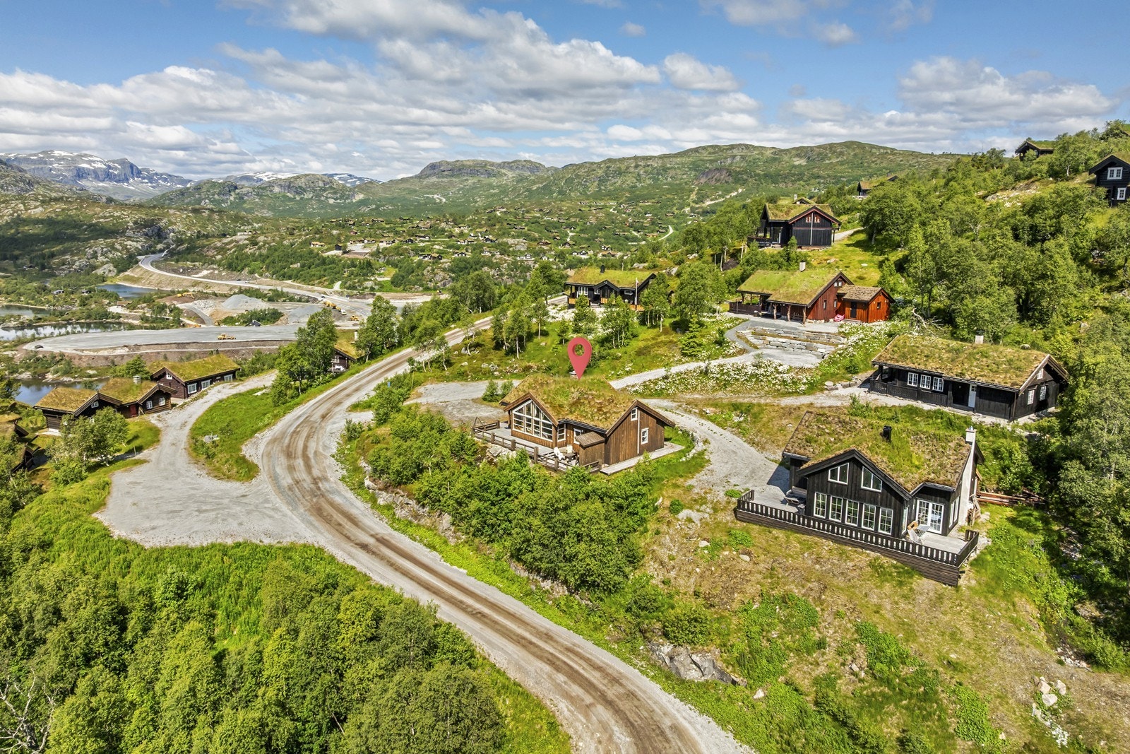 Hytten ligger på Listøyl med og ligger plassert med god skjerming for innsyn Galleribilde