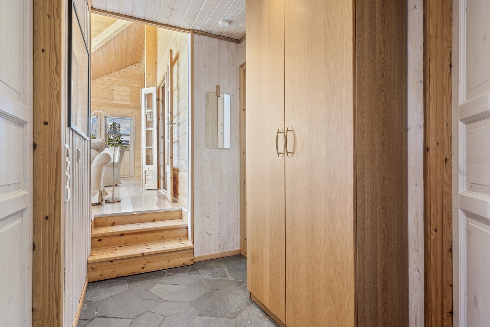 Soveromsgang (halvplan ned) Galleribilde