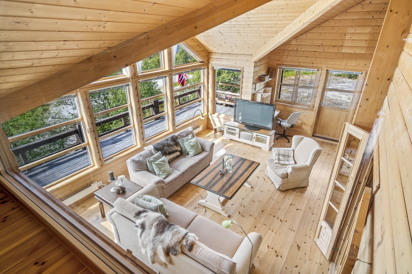 Meget stor, luftig og innbydende stue Galleribilde