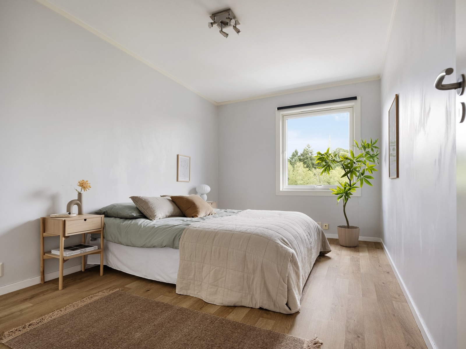 Her finner vi boligens to soverom. Galleribilde