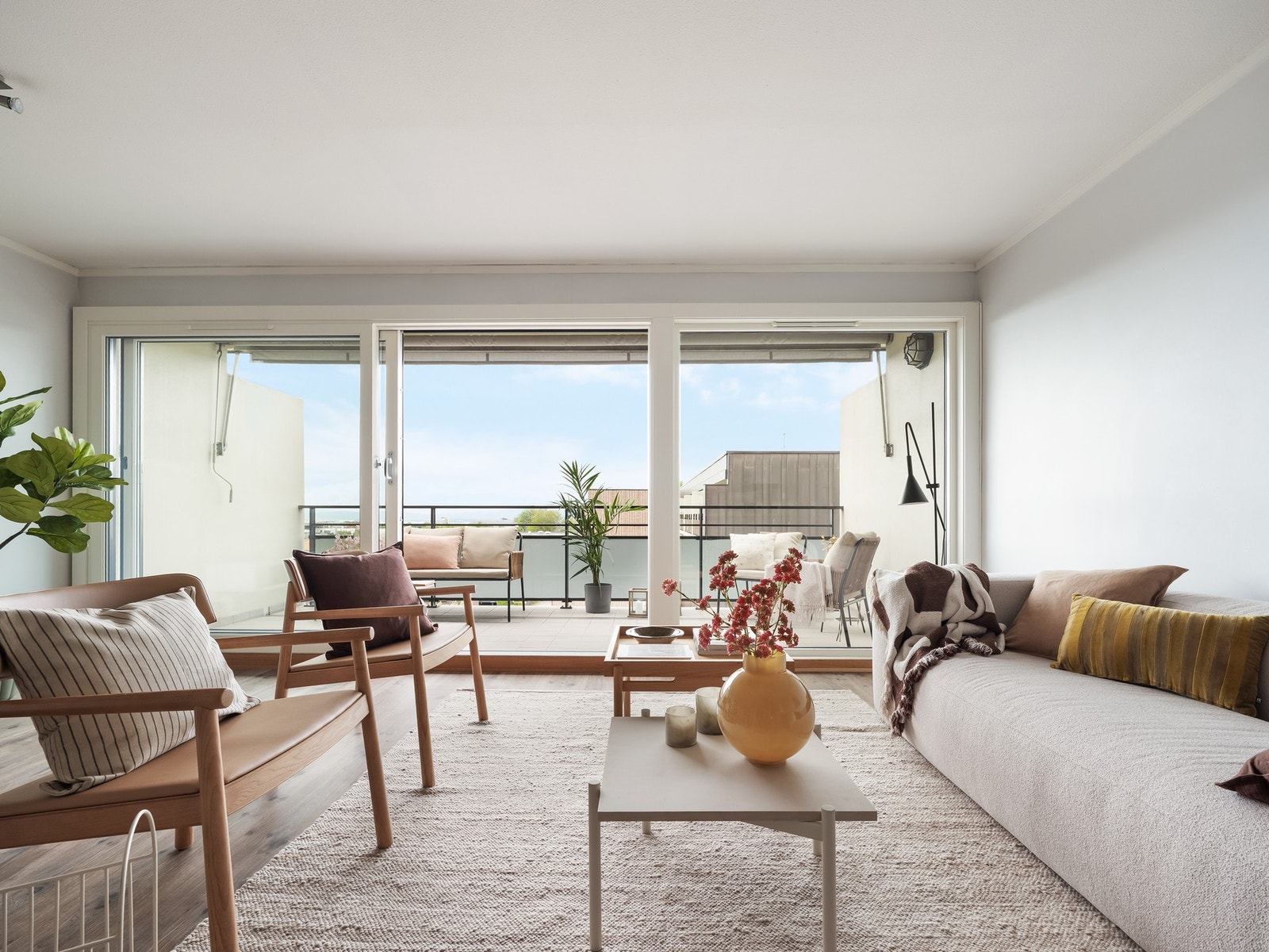 Leiligheten er internt på 77 kvm og går over to plan. Galleribilde