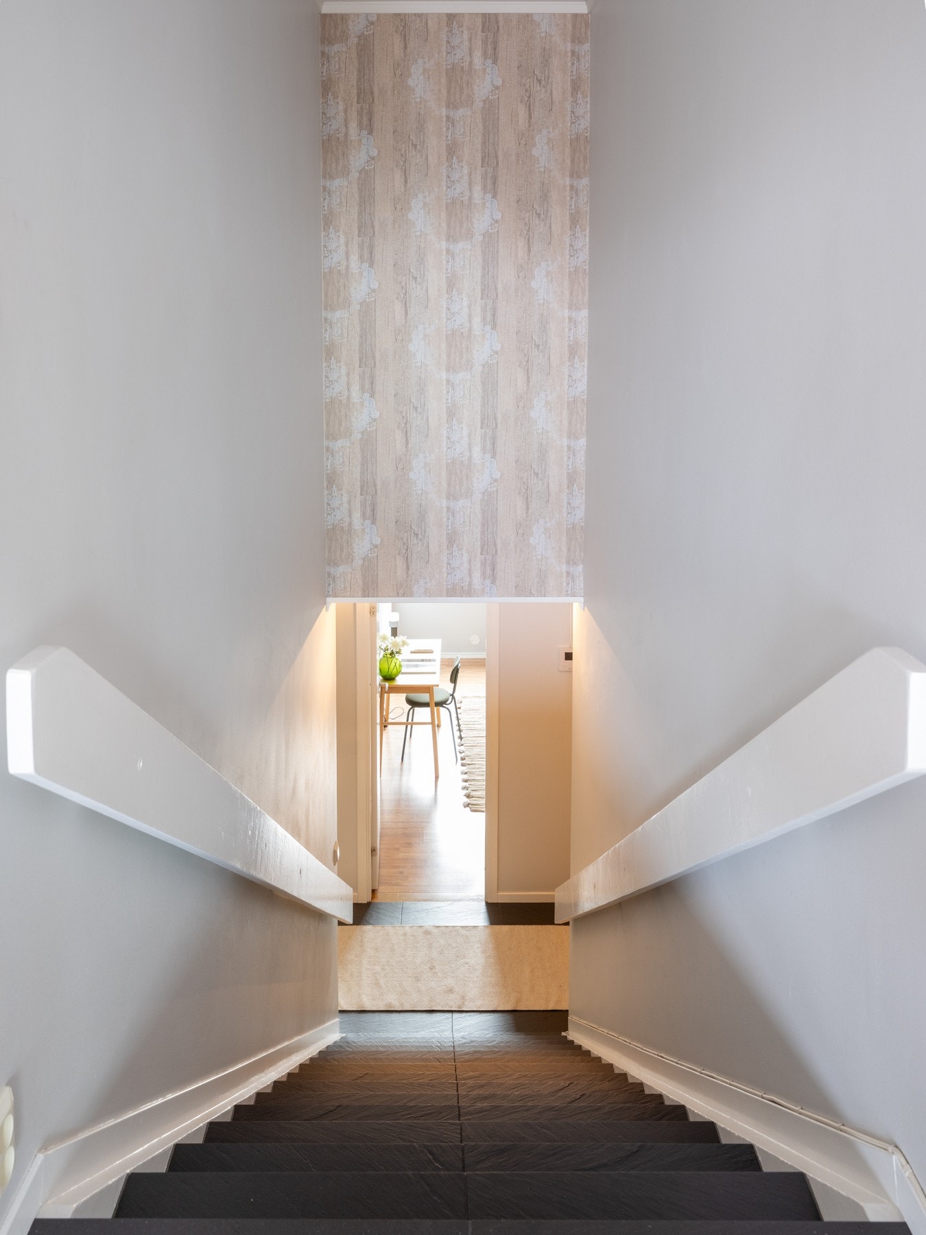 Ta trappene ned til 3. etasje og entréen. Galleribilde