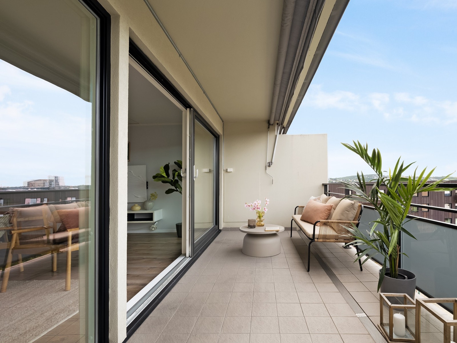 Uteplassen er vestvendt og gir med det gode solforhold. Galleribilde