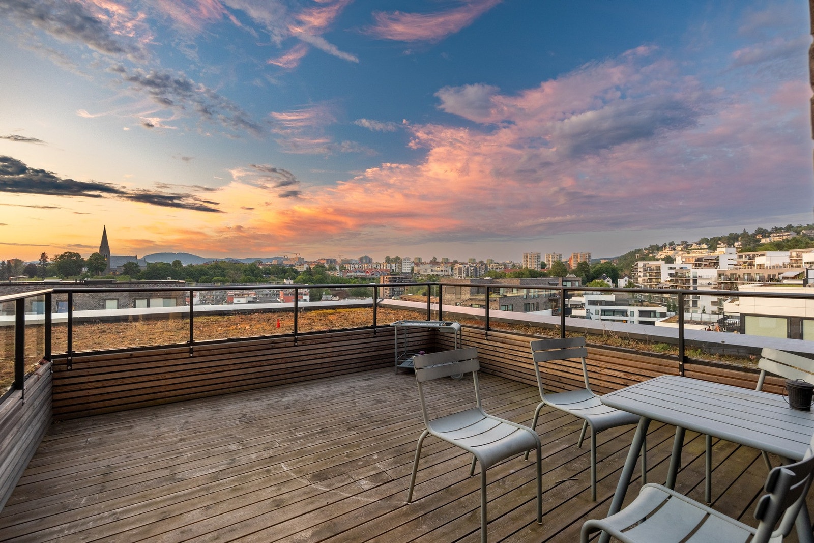 Veldrevet borettslag med stor felles takterrasse med fantastisk utsikt. Galleribilde