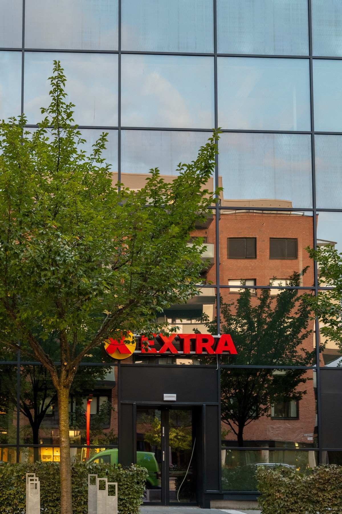 Flere dagligvaremuligheter like ved leiligheten. Ny Coop Extra åpnes i løpet av august 2025. Galleribilde