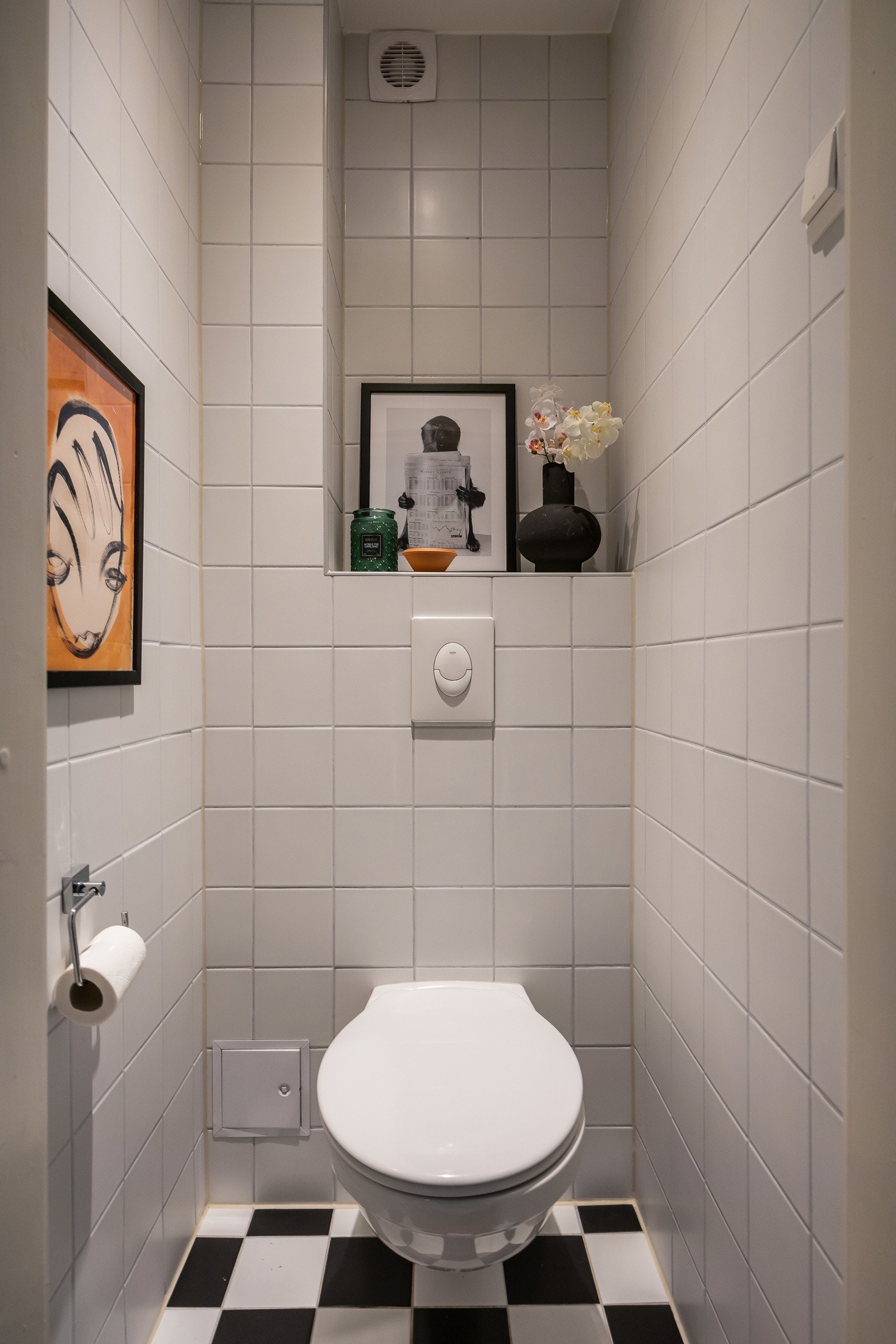 Separat toalettrom vegg i vegg med bad. Flere av beboerne i borettslaget har slått sammen wc og bad i forbindelse med oppussing av baderom. Galleribilde