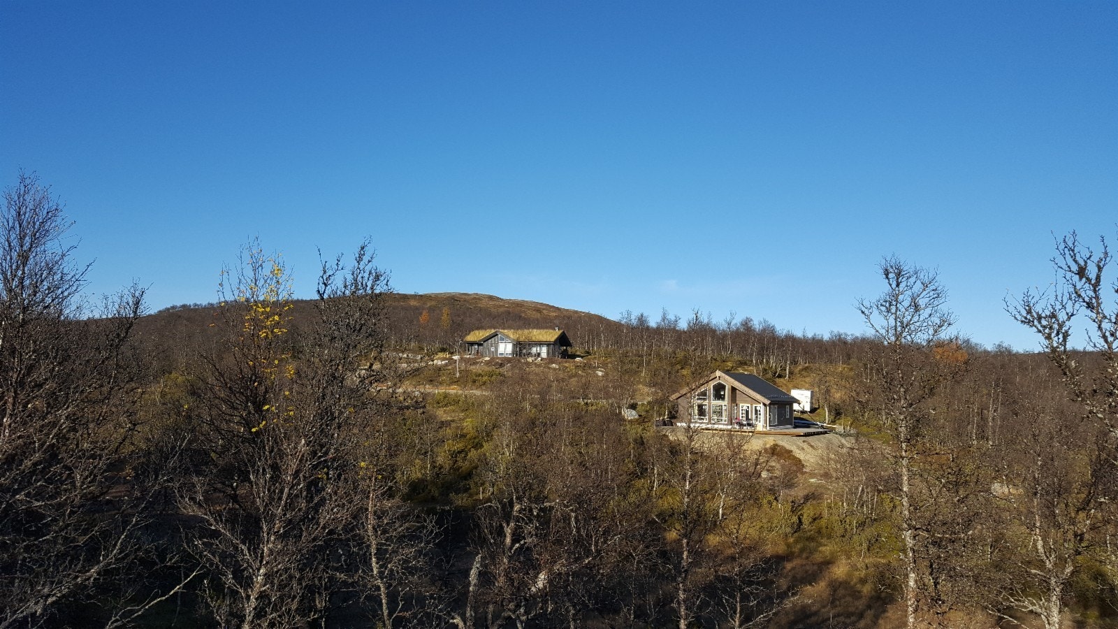 Bukkvollan ligger naturskjønt til med flotte turmuligheter rett utenfor hytteveggen året rundt Galleribilde