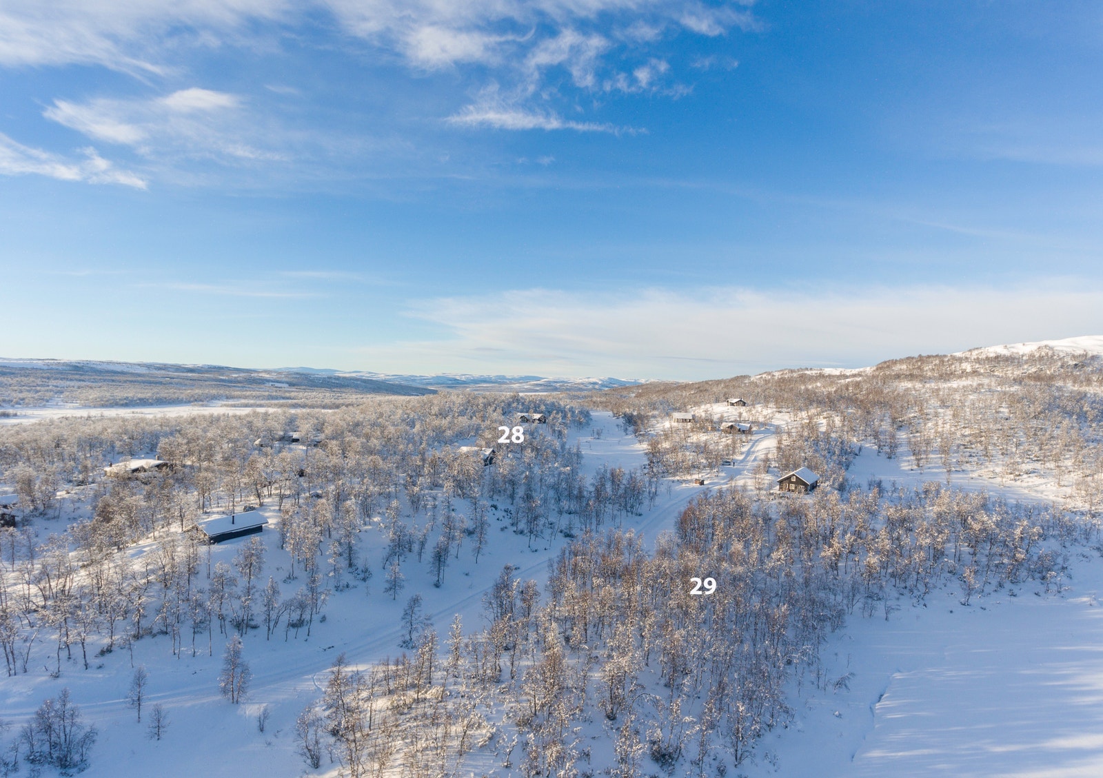 Bukkvollan ligger naturskjønt til med flotte turmuligheter rett utenfor hytteveggen året rundt Galleribilde