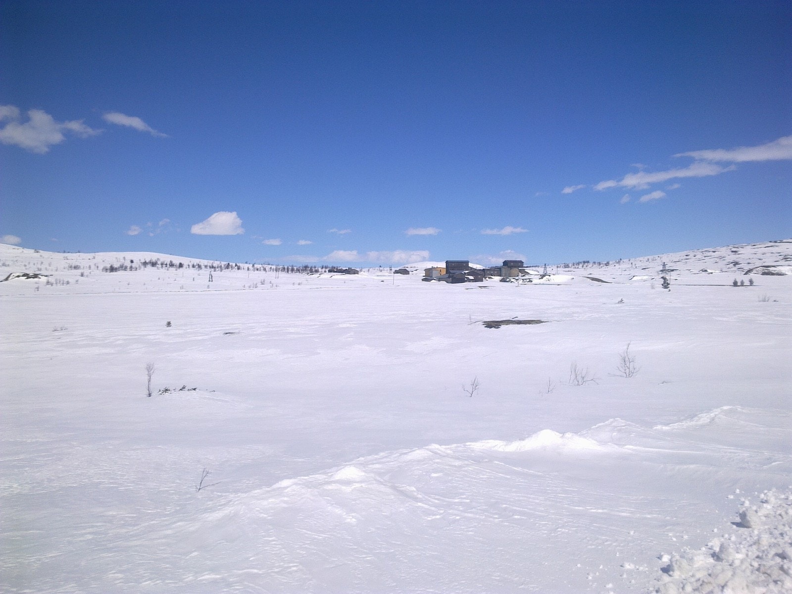 Det er ca. 5 km å gå til Storwartz og de gamle gruvene på Røros som også brukes til kiting på vinteren Galleribilde