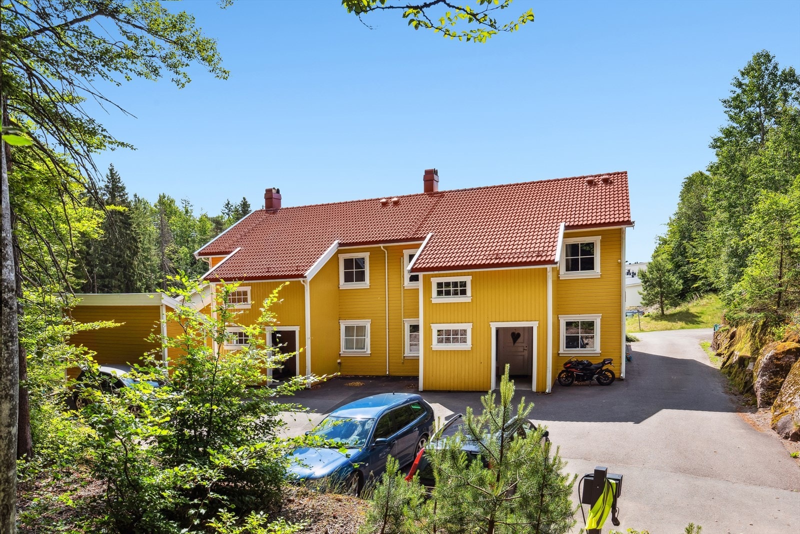 1 parkeringsplass på baksiden av huset medfølger. Galleribilde