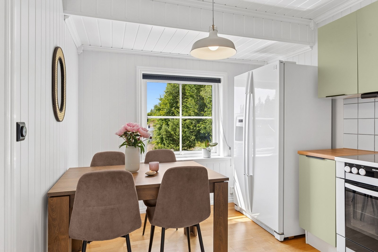 Det er avsatt plass til hvitevarer i innredningen. Galleribilde