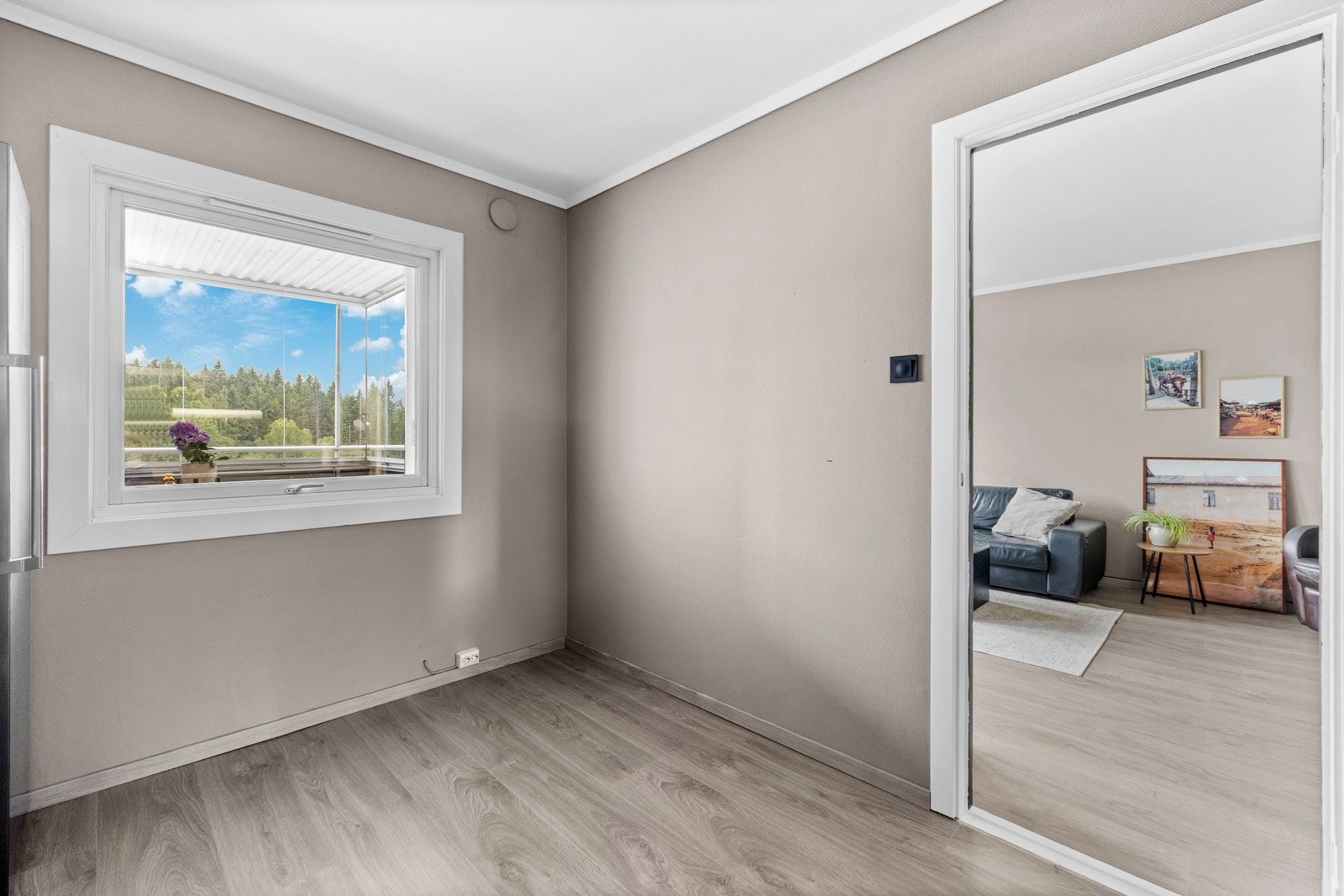 Plass for kjøkkenbord Galleribilde
