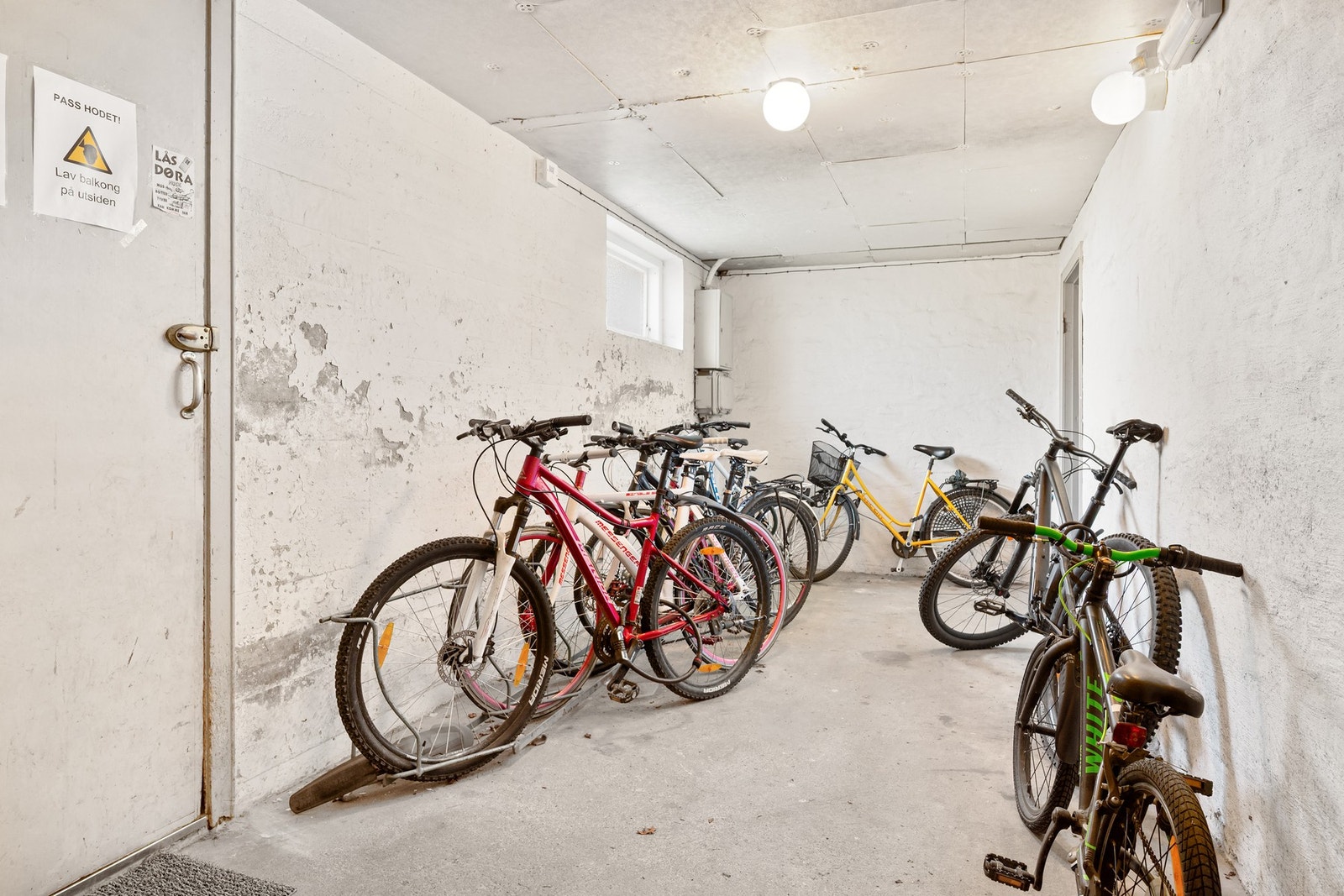 I tillegg til leilighetens 3 boder så er det en felles sykkelbod i kjeller. Galleribilde