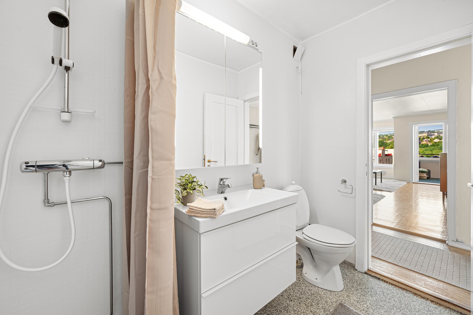 Innredningen på badet ble skiftet i 2017. Galleribilde