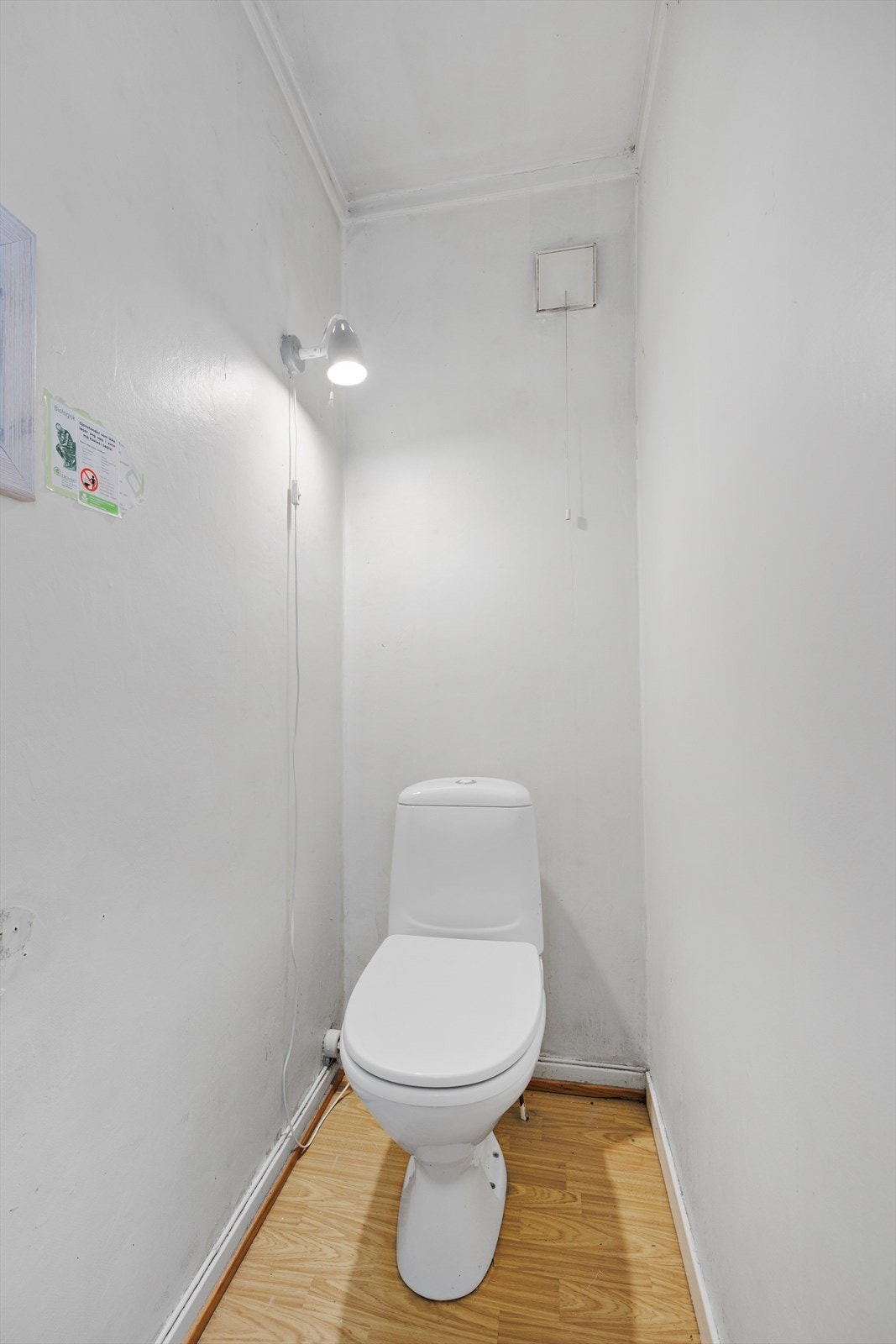 Wc med direkte tilgang fra kontor Galleribilde