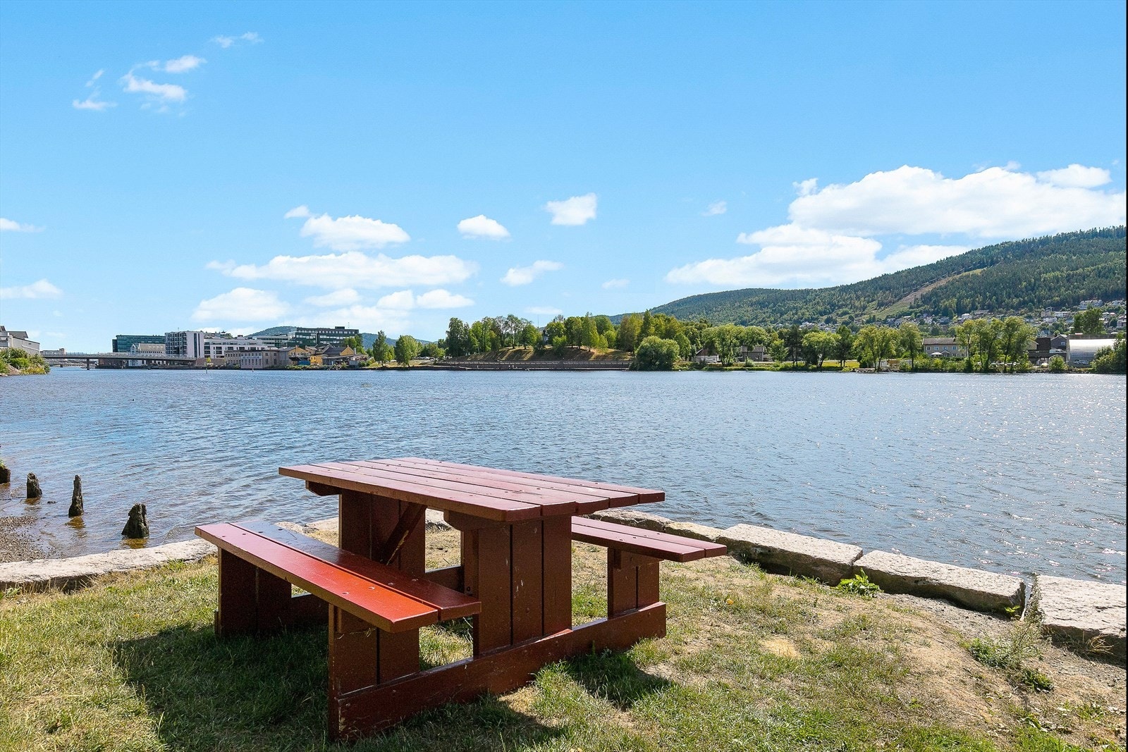 Flotte turområdet også langs elven med flere fine rasteplasser. Galleribilde