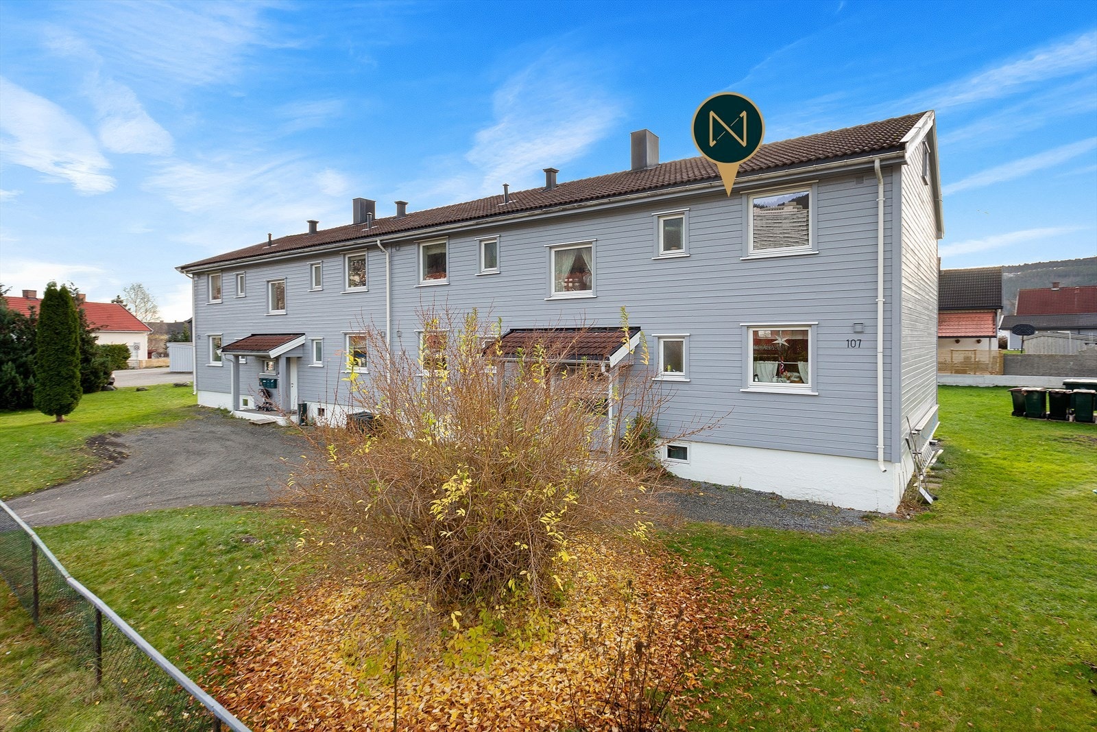 Alle beboerne har rett til en parkeringsplass på borettslagets eiendom, dog er det ingen faste plasser som medfølger leiligheten Galleribilde