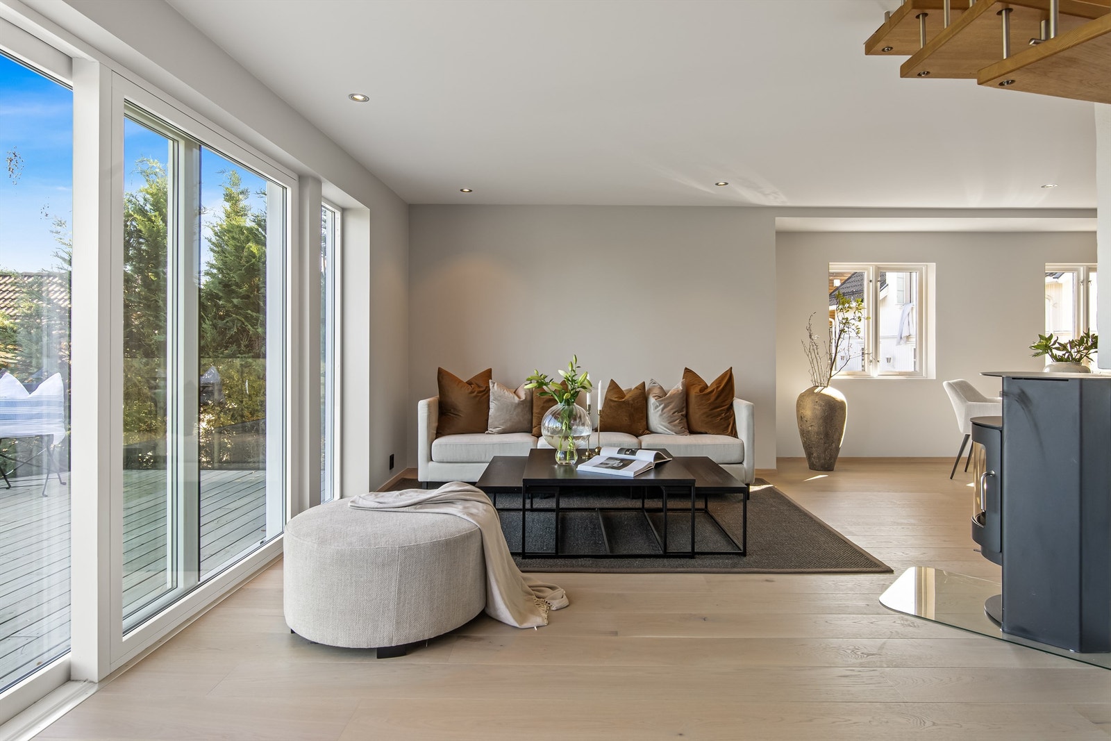 I stuen er det deilig nyte lange dager i godt selskap. Galleribilde