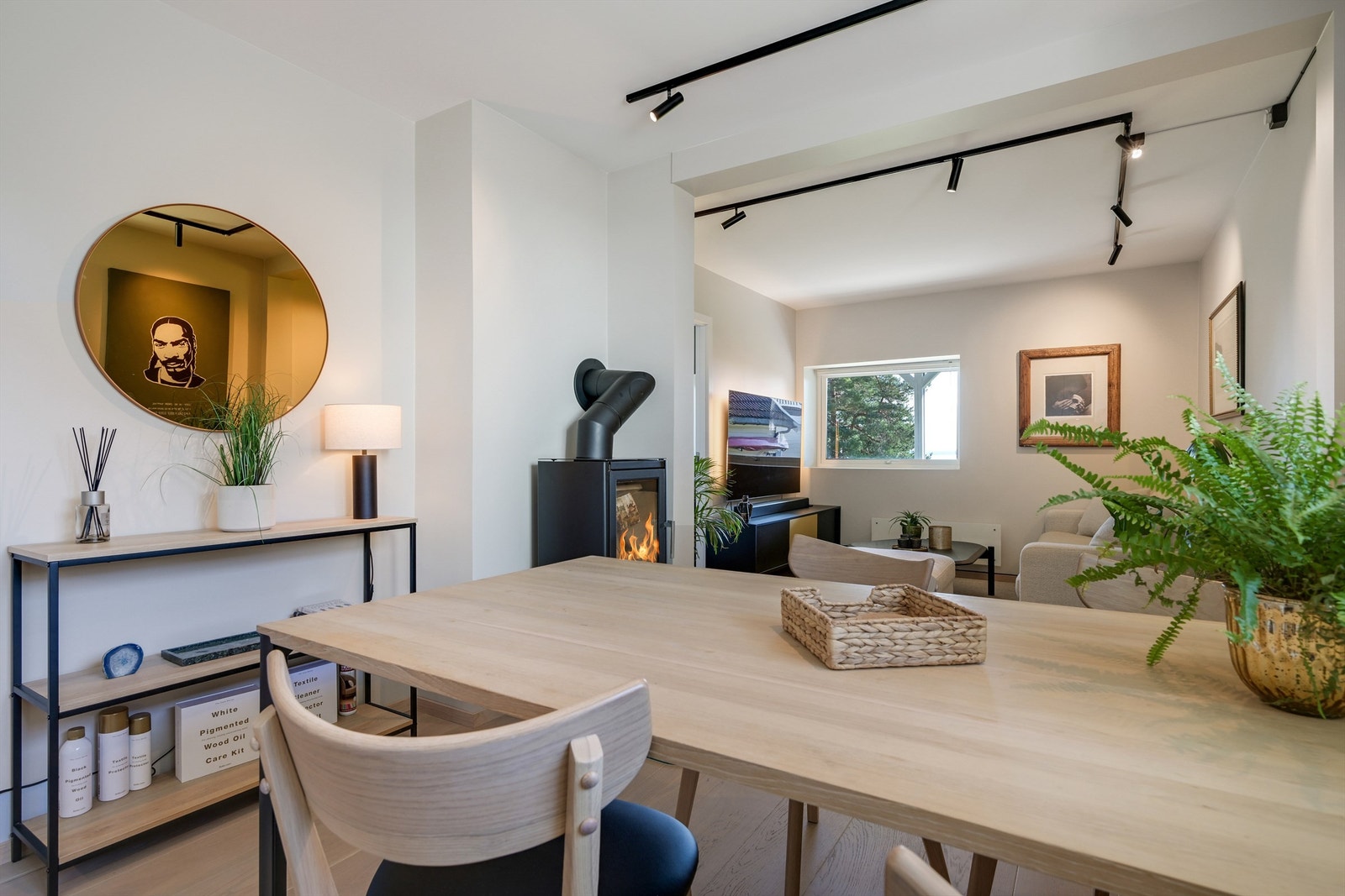 Den åpne løsningen gir en luftig og god atmosfære. Galleribilde