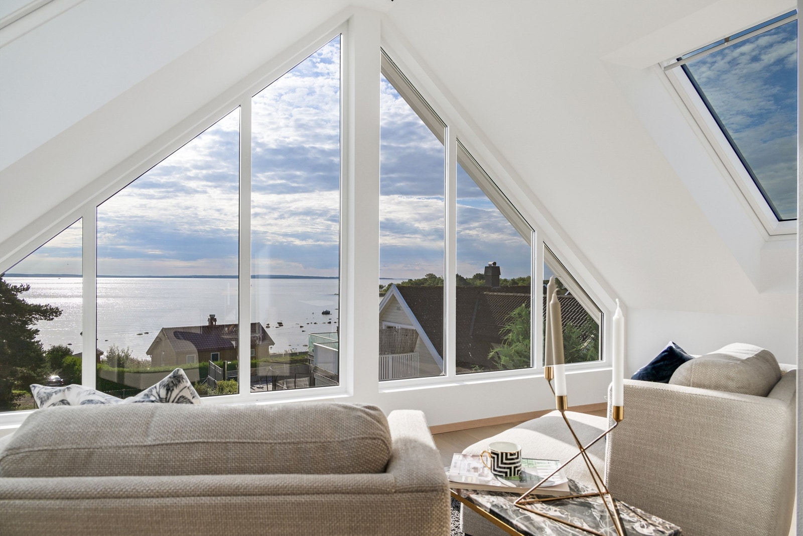 Du blir møtt av en fantastisk sjøutsikt. Galleribilde